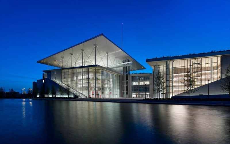 kalokairi-ston-tholo-me-tis-parabaseis-gia-proti-fora-sto-parko-stauros-niarxos