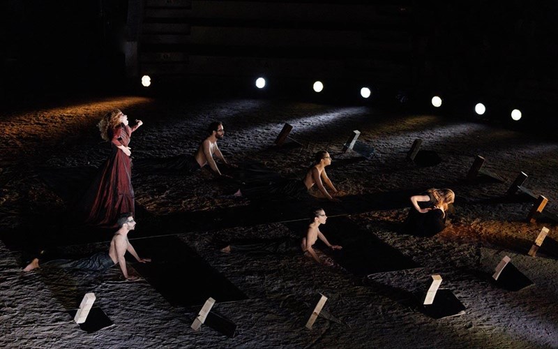 perses-i-antipolemiki-tragodia-tou-aisxulou-zontaneuei-sto-theatro-braxon