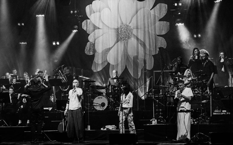 neo-tragoudi-gia-tous-James-ligo-prin-ti-sunaulia-tous-sto-irodeio