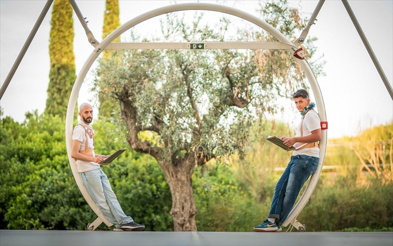 blepoume-oneiro-kalokairinis-nuxtas-ston-tholo-tou-kpisn