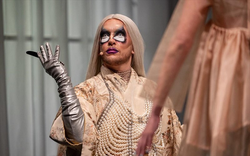 to-festibal-athinon-epidaurou-kai-i-elli-papakonstantinou-parousiazoun-tis-bakxes-elli-papakonstantinou-parousiazoun-tis-bakxes