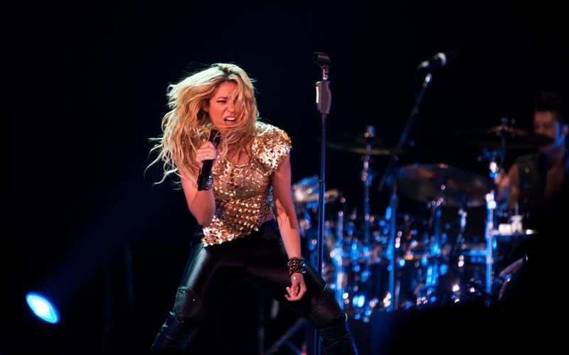 akouste-to-neo-single-tis-shakira