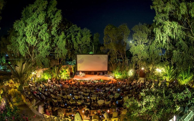 to-festibal-kinimatografou-santorinis-epistrefei-kai-mas-peithei-na-bgaloume-eisitiria