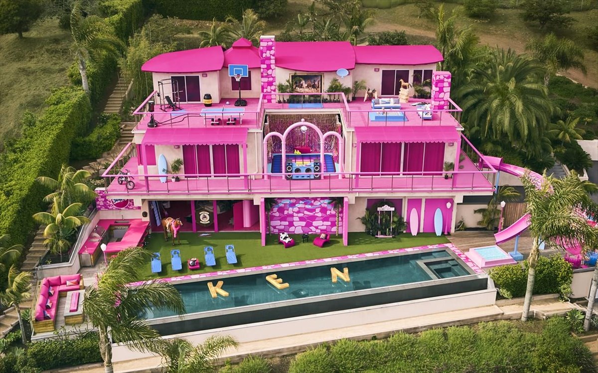 kens-dreamhouse-airbnb-exterior-credit-hogwash-studios