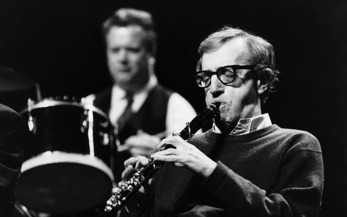 woody-allen-playing-a-clarinet-clarinet