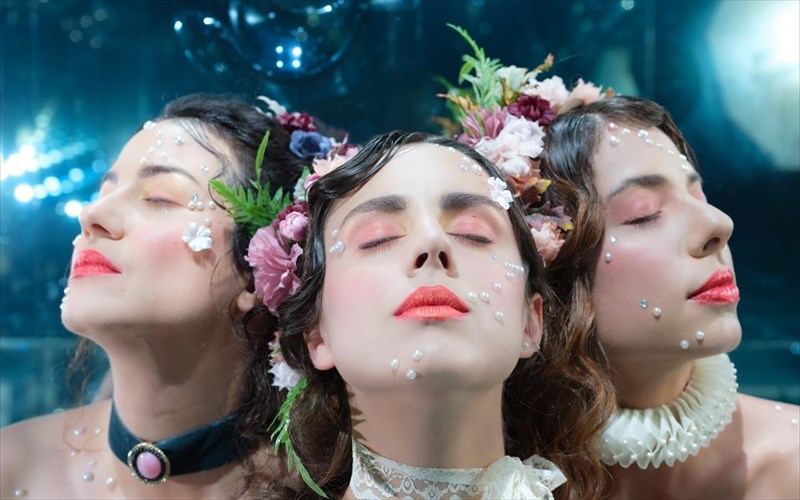 apo-fthinoporo-zoume-ti-dodekati-nuxta-tou-saikspir-sto-theatro-karolos-koun