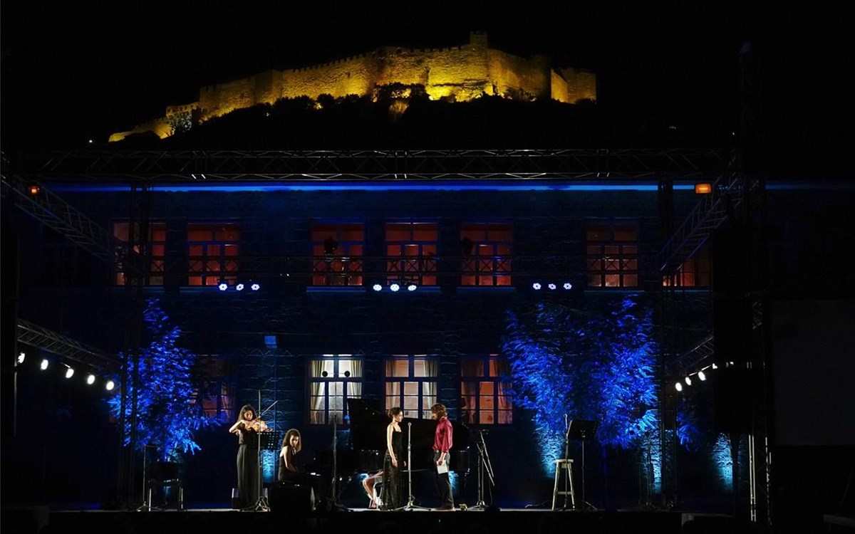 molubos-charis-akriviadis