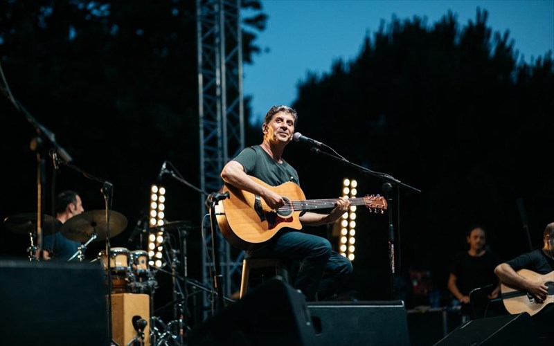 o-sokratis-malamas-sunexizei-tis-kalokairines-tou-sunaulies