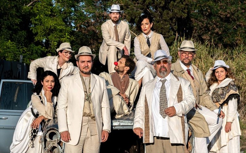 platonof-mia-riksikeleuthi-parastasi-me-ton-maksimo-moumouri