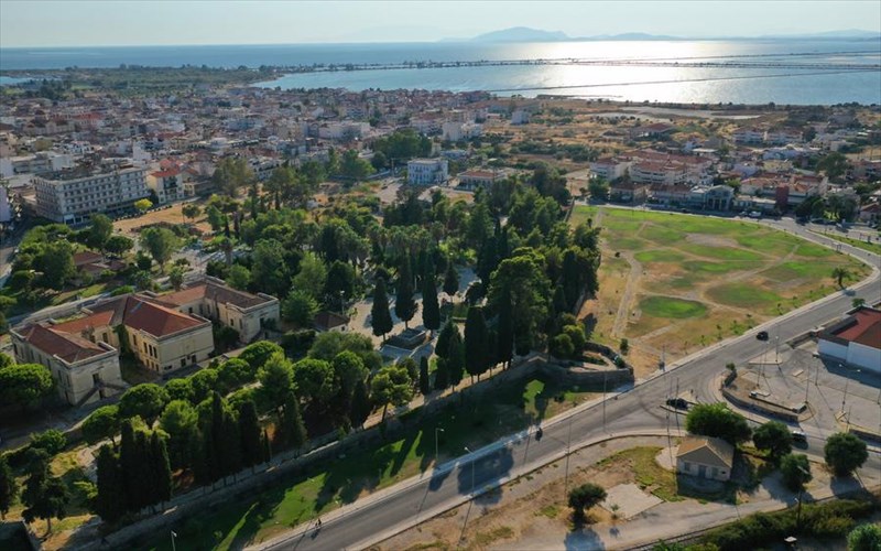 anakaluptontas-to-ksexoristis-omorfias-mesologgi