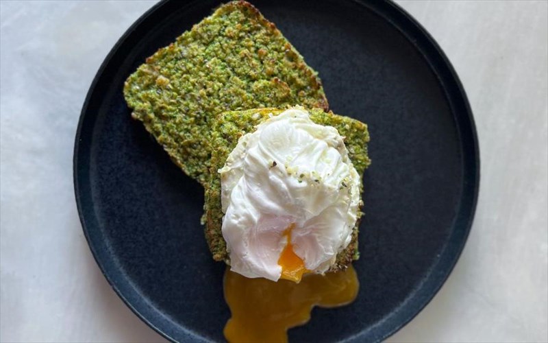 spitiko-psomi-apo-mprokolo-kai-aleuri-amugdalou