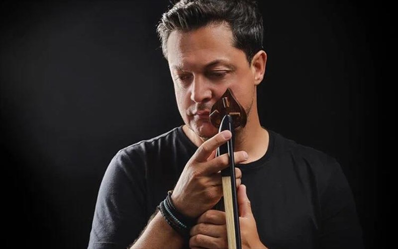 to-neo-pontiako-tragoudi-tou-matthaiou-tsaxouridi-exei-erotiko-stixo