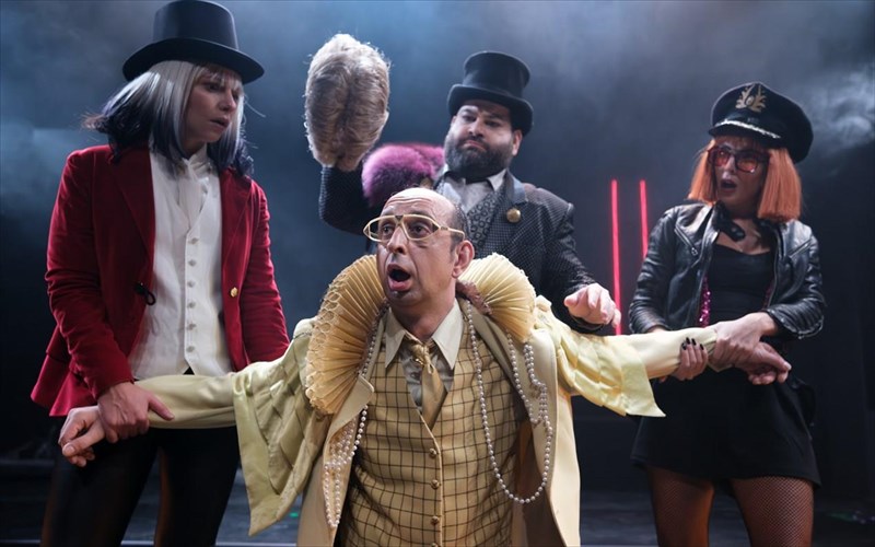 protes-fotografies-apo-ti-magiki-premiera-tis-dodekatis-nuxtas