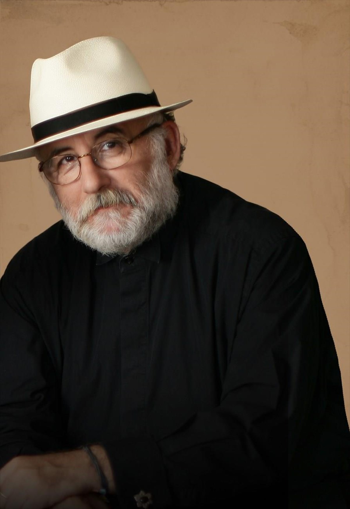 thanos-mikroutsikos-megaro