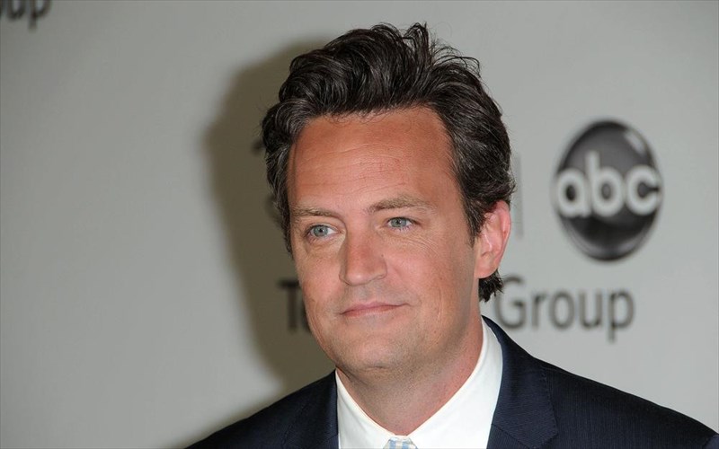 apoxairetame-ton-agapimeno-matthew-perry-me-10-pragmata-pou-den-gnorizame-gi-auton