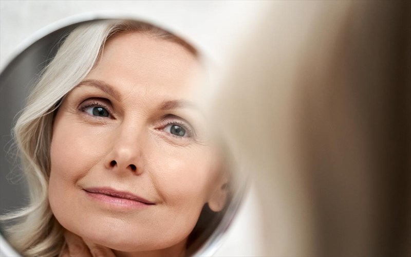 pos-mporoume-na-beltiosoume-to-derma-stin-emminopausi
