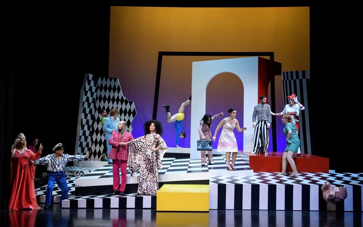 o-impresarios-apo-ti-smurni-impresarios-apo-ti-smurni