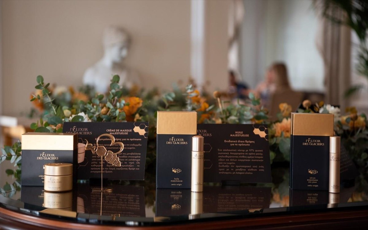 essence-of-bees-mia-polutels-kathimerini-ierotelestia-peripoiisis-gia-to-ksiro-derma