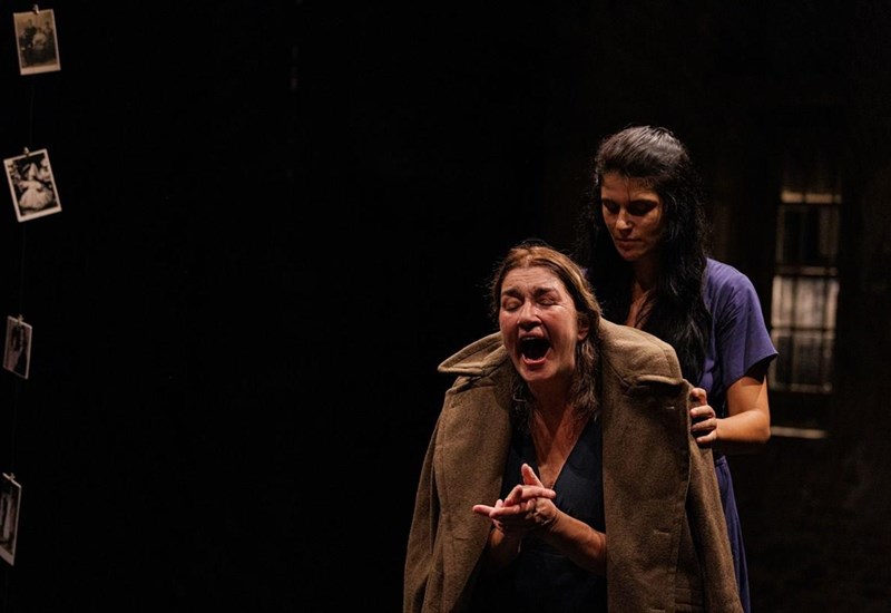 eidame-tin-parastasi-o-polemos-den-exei-to-prosopo-gunaikas