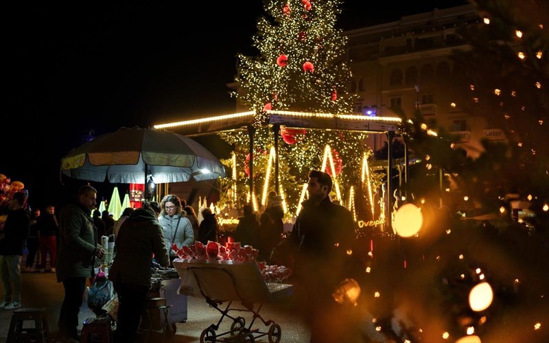 xristougenna-se-athina-kai-thessaloniki-mesa-apo-15-fotografies