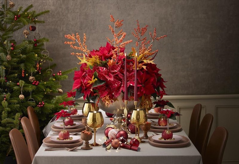 pos-na-diakosmisete-to-xristougenniatiko-trapezi-me-aleksandrina