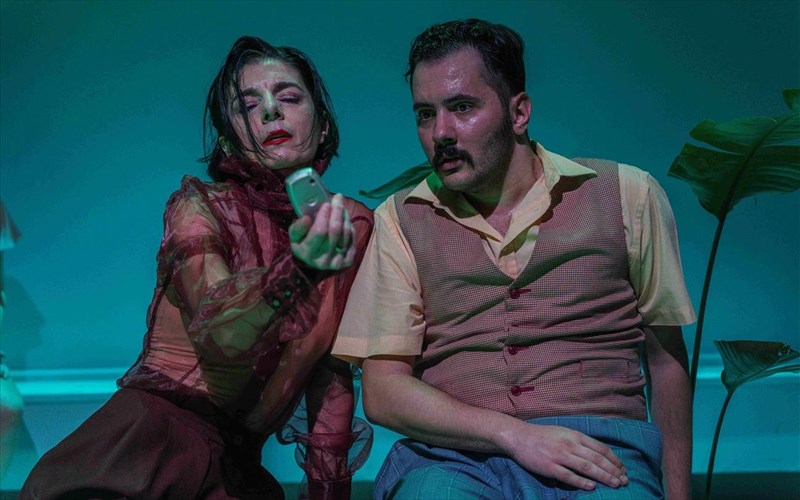 nees-fotografies-apo-ton-bussinokipo-sto-theatro-thiseion