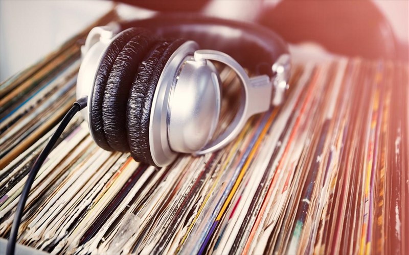 to-palaiotero-kai-pio-agapimeno-pazari-diskon-tis-polis-zontanteuei-ksana