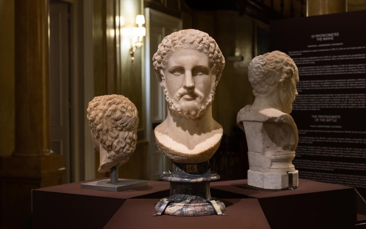 paris-tabitian--mouseio-kukladikis-texnis-mouseio-kukladikis-texnis