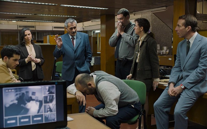 oi-parabatikoi-einai-mia-sunarpastiki-tainia-gia-tin-anazitisi-tis-eleutherias