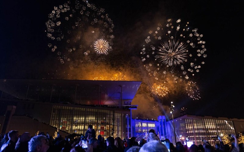 i-paramoni-protoxronias-sto-kpisn-einai-akribos-auto-pou-tis-aksizei