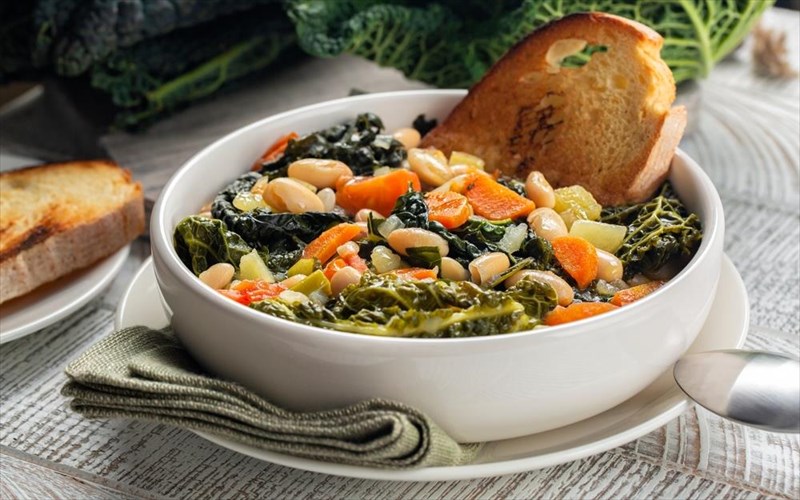 axnisti-xeimoniatiki-minestrone-opos-ti-ftiaxnoun-oi-makrobioteroi-laoi-tou-kosmou