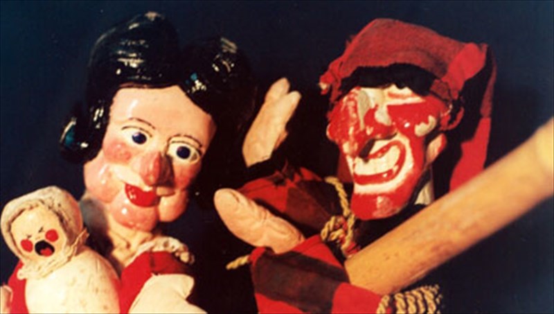 kouklotheatro-gia-enilikous-sto-idruma-mixalis-kakogiannis