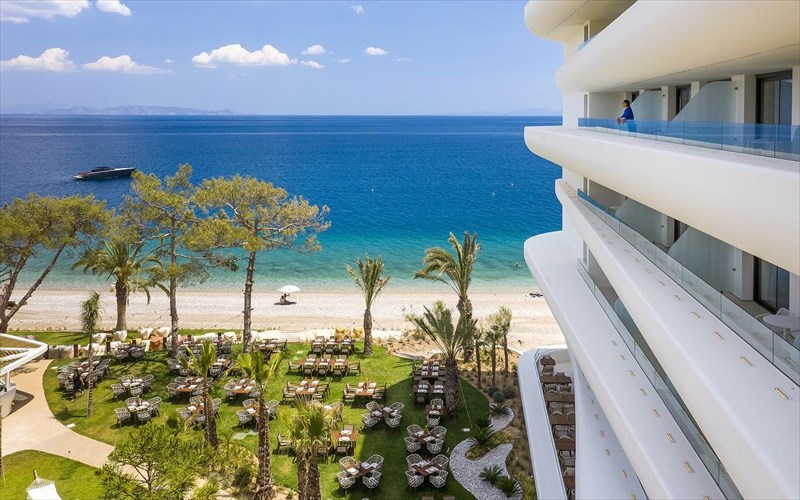 brown-hotels-kai-hilton-enonoun-dunameis-se-korinthia-kai-xania