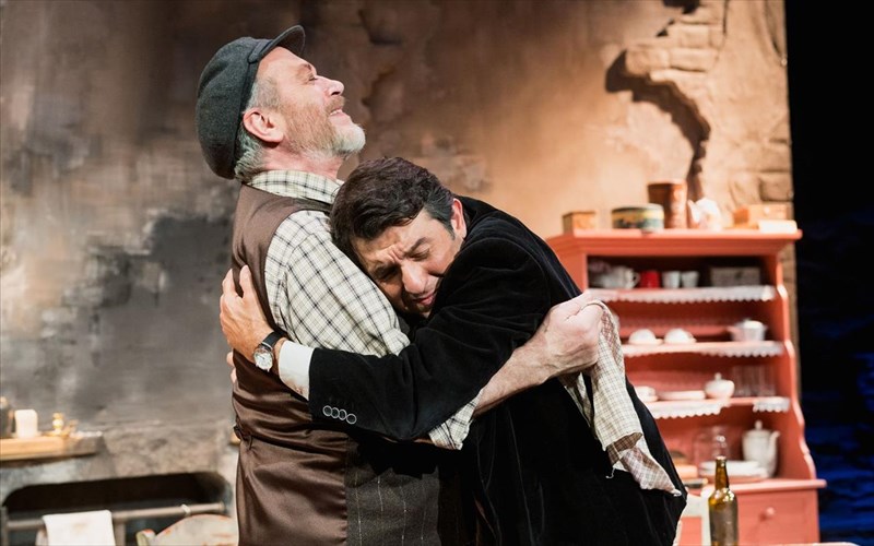 to-da-epistrefei-stin-athina-gia-15-mono-parastaseis