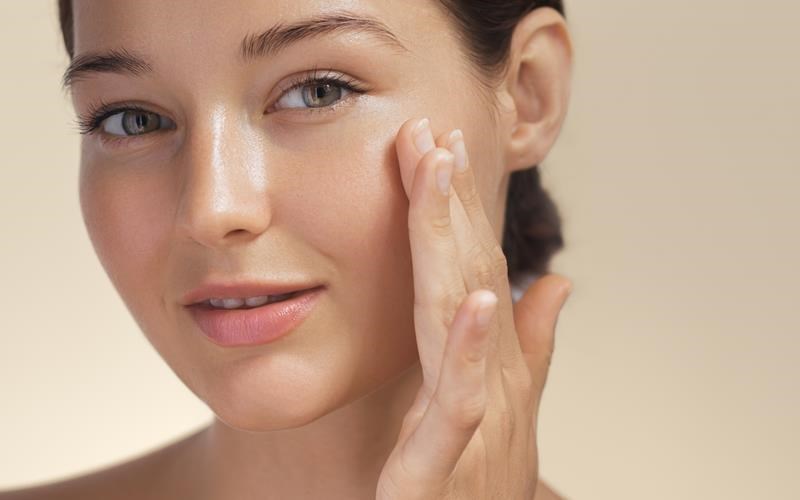 auta-einai-ta-pio-isxura-antiokseidotika-gia-to-derma-sas