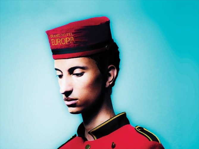 grand-hotel-europa-ena-xeimarrodes-muthistorima-me-epikentro-ena-palio-ksenodoxeio