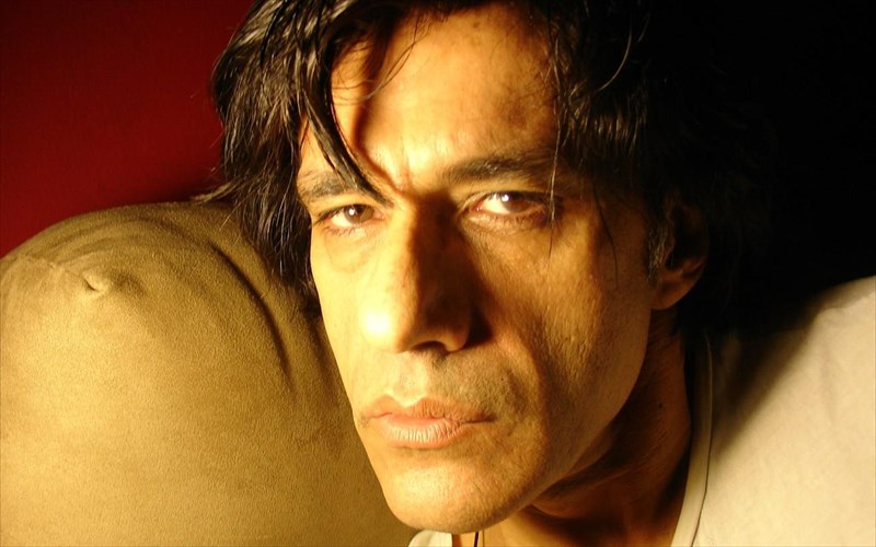 aleksis-stamatis-xamaileontes-s-enan-teleio-kosmo