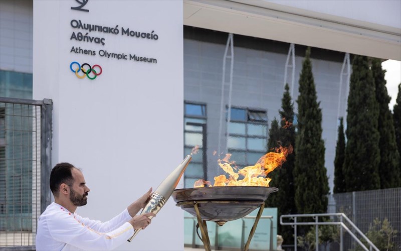 to-olumpiako-mouseio-athinas-egine-meros-tou-taksidiou-tis-olumpiakis-flogas-kai-tis-diadromis-tis-olumpiakis-lampadidromia