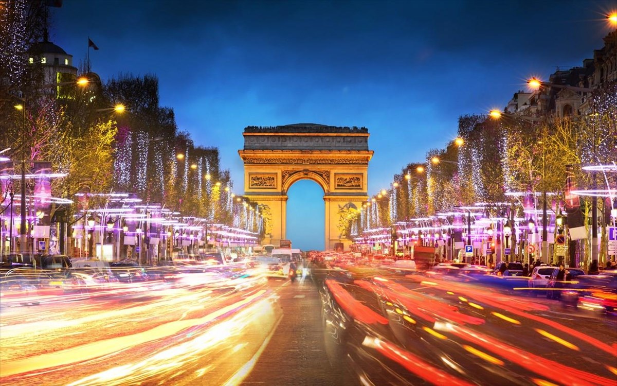 parisi-apsida-xristougenna-paris-xmas