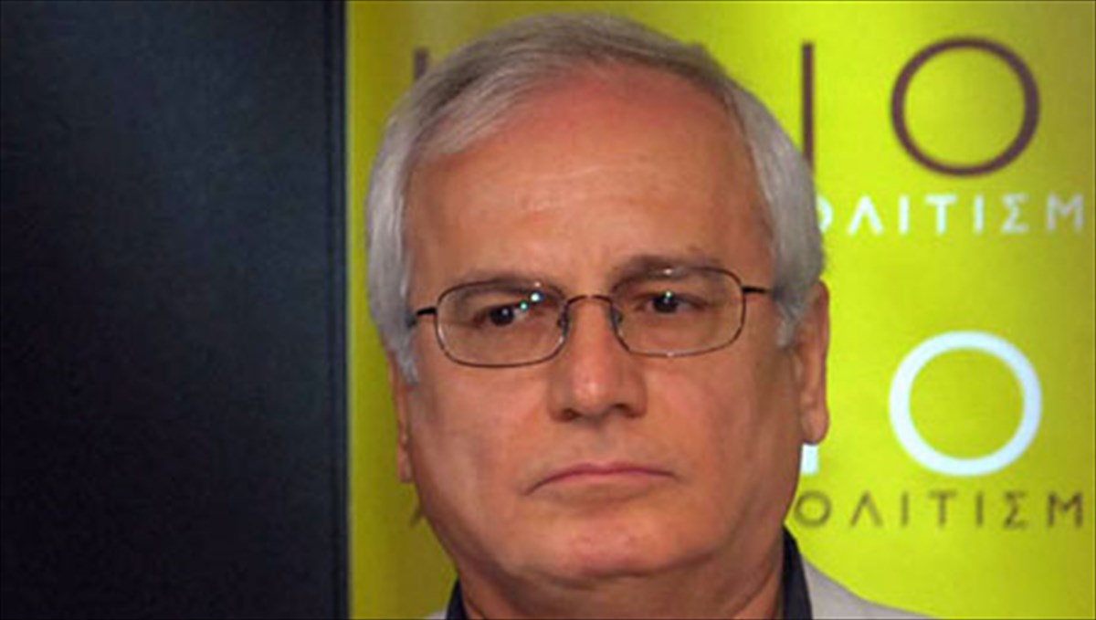 h-sugxroni-elliniki-poiisi-taksideuei-stin-agglia