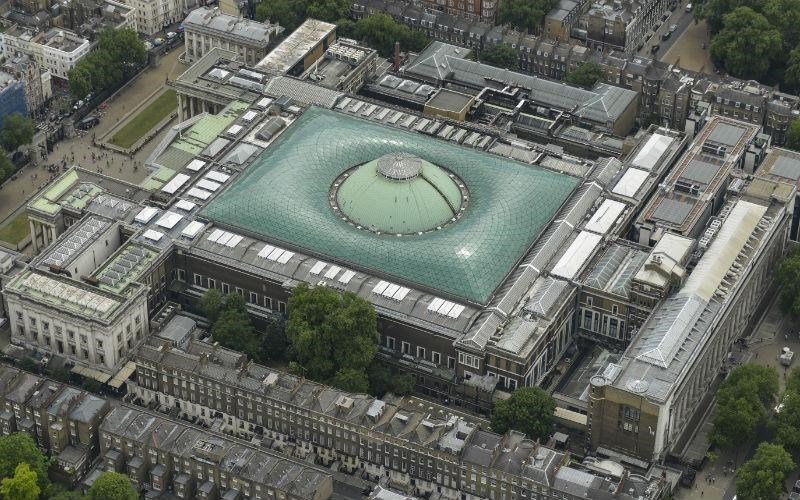 to-fbi-psaxnei-tous-klemmenous-thisaurous-tou-bretanikou-mouseiou-video