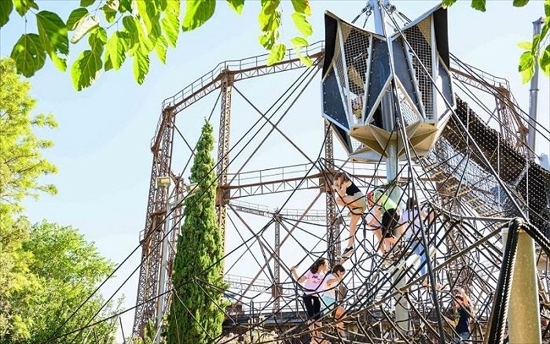 fetos-zoume-to-pio-endiaferon-kalokairi-stin-texnopoli