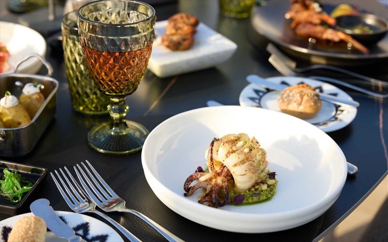 o-romeo-castellucci-epistrefeisti-stegi-me-to-bros