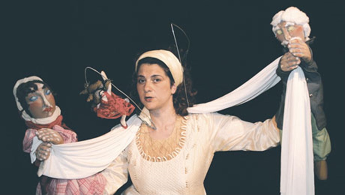 ta-mustika-tou-kouklotheatrou-apo-tin-emmanouela-kapokaki