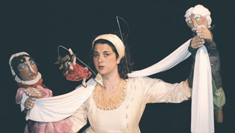 ta-mustika-tou-kouklotheatrou-apo-tin-emmanouela-kapokaki