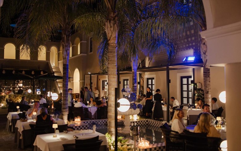 under-the-stars-festival-sto-rooftop-tou-moxy-athens-city