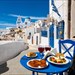 apo-ti-faba-mexri-to-asurtiko-oi-authentikes-geuseis-tis-santorinis