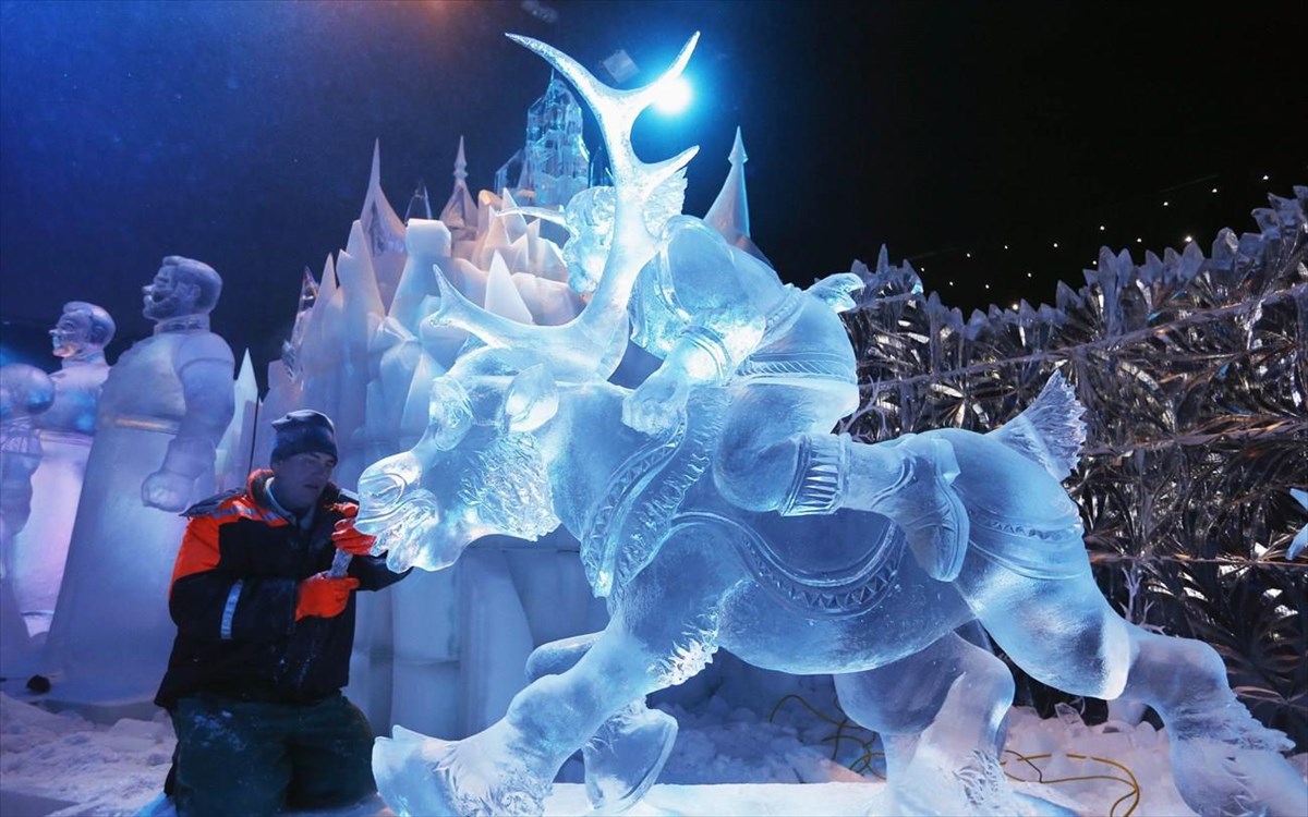 snow-and-ice-sculpture-festival-in-bruges-belgio-mpriz