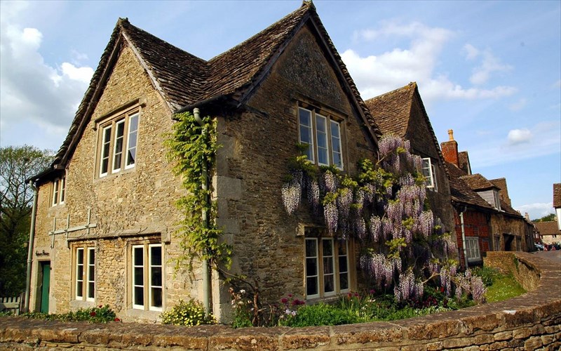 ta-mikroskopika-diamantia-tis-bretanikis-eparxias