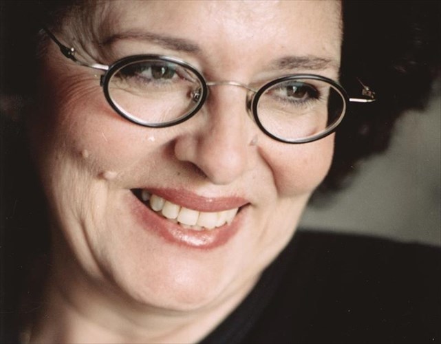 eugenia-fakinou-oi-triantarides-plironoun-to-barutero-timima